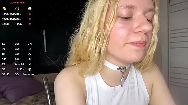MaryjaneSpider from StripChat is Freechat