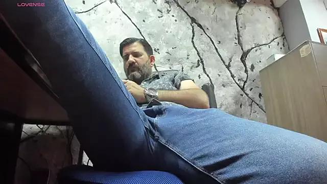 Maxi_TheBigDaddy from StripChat is Freechat