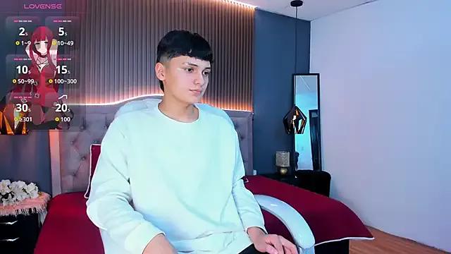 Maxii18_ from StripChat is Freechat