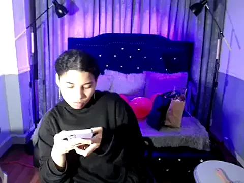 Mayaa_ross from StripChat is Freechat