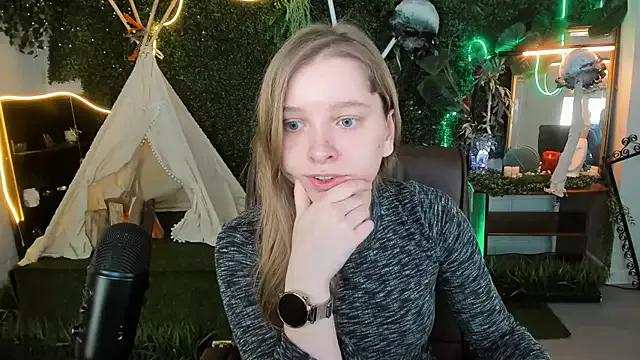 MayaSinabon from StripChat is Freechat