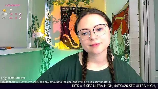 me__hanna from StripChat is Freechat