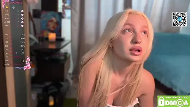 MeganFoxyss from StripChat is Freechat