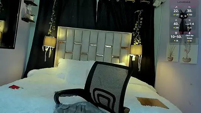 melody-rouss from StripChat is Freechat