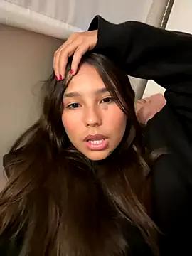 merliarosee from StripChat is Freechat