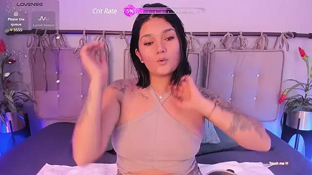 mia_traveluxe from StripChat is Freechat