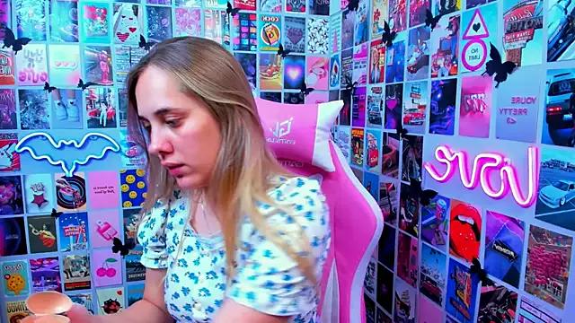 Check out our webcam shows gallery and message on a personal level with our sweet squirt cams hosts, showing off their natural physiques and sex toys.