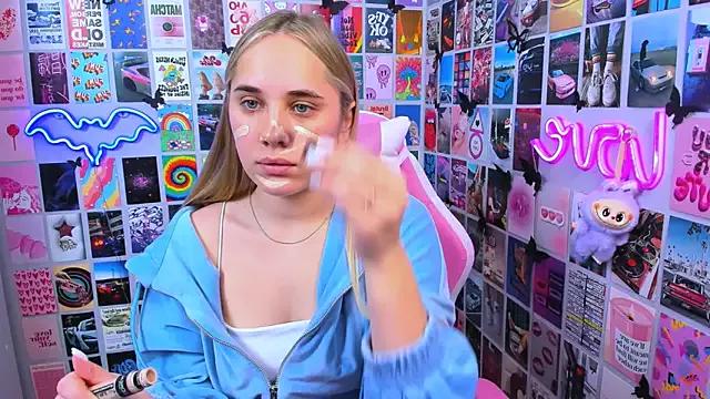 MiaMilas from StripChat is Freechat