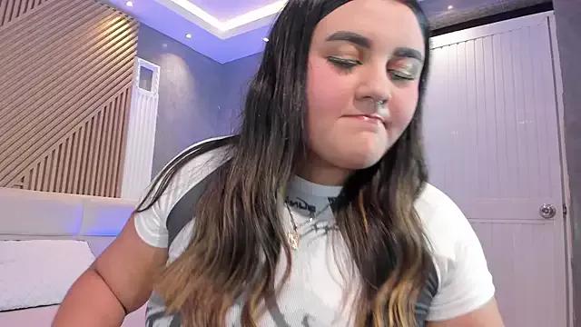 MiaNoire from StripChat is Freechat