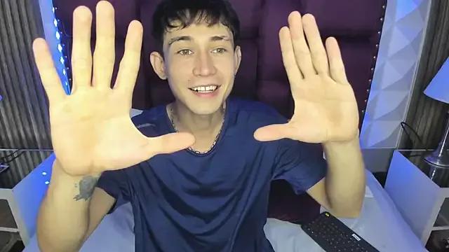 Michael_blue from StripChat is Freechat