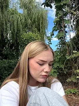 MilaMoone from StripChat is Freechat