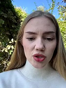 MilaMoone from StripChat is Freechat
