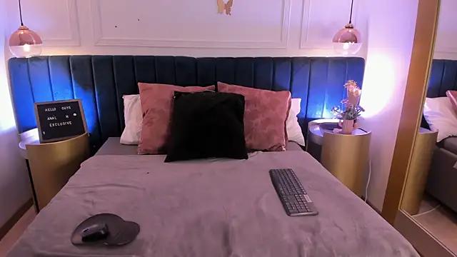 Check out our webcam shows gallery and message on a personal level with our sweet squirt cams hosts, showing off their natural physiques and sex toys.