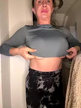 MimiMaee from StripChat is Freechat