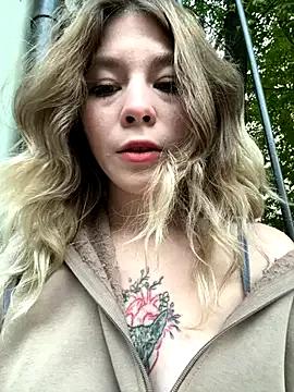 Mimiumuy from StripChat is Freechat