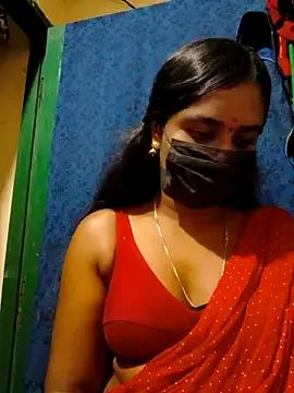 mini-queen from StripChat is Freechat