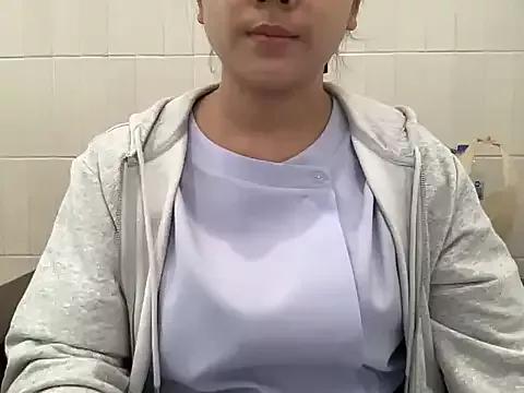 mini_unicorn from StripChat