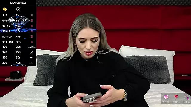 MinnieMe from StripChat is Freechat