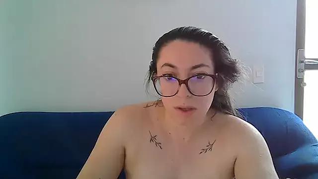 Miranda_sexlove_ from StripChat is Freechat