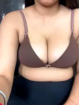 Miss-Ayraa from StripChat is Freechat