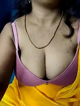 Miss-oly from StripChat is Freechat