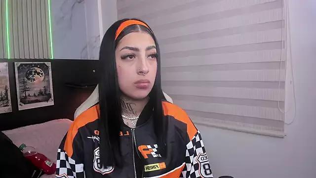 missnickeloo from StripChat is Freechat