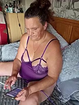 MissQueenBeex from StripChat is Freechat