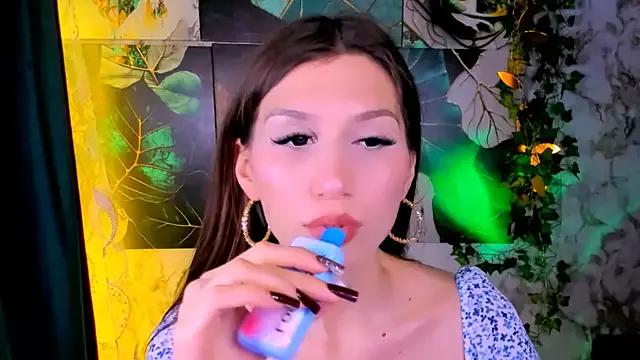 Mollyinyourmind from StripChat is Freechat