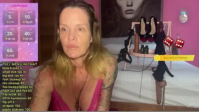 mommyselenafit_ from StripChat is Freechat