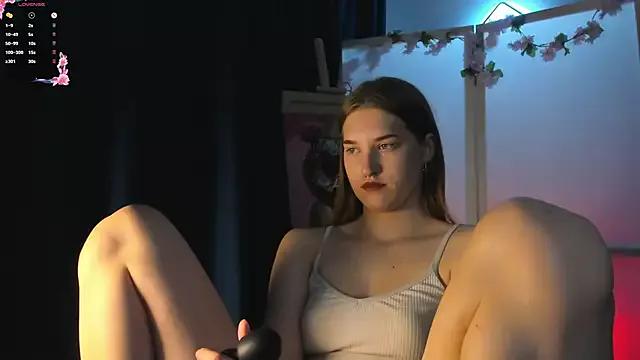 MonaBurrington from StripChat is Freechat