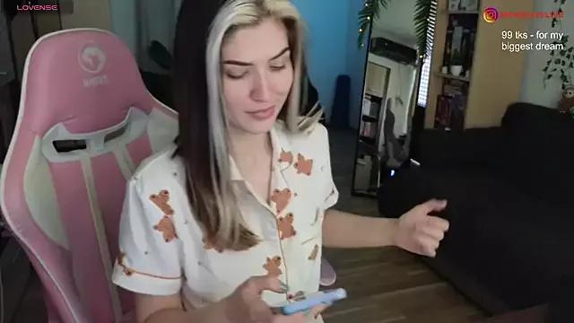 monikavenom from StripChat is Freechat