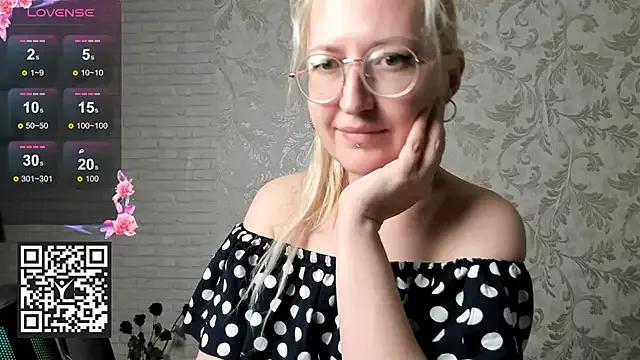 MorryganWoods from StripChat