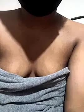 Mujerlunalinda from StripChat is Freechat