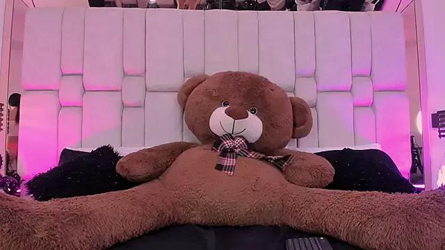 Check out our webcam shows gallery and message on a personal level with our sweet squirt cams hosts, showing off their natural physiques and sex toys.