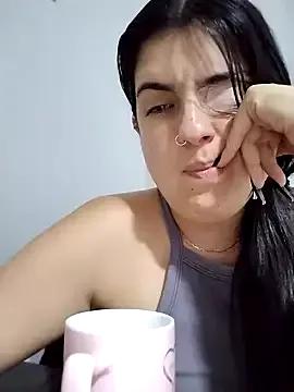 Naiara_Love from StripChat is Freechat