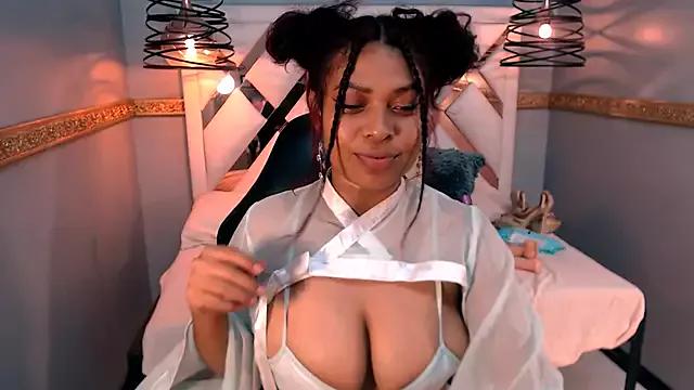 Naomi_Tylers from StripChat is Freechat