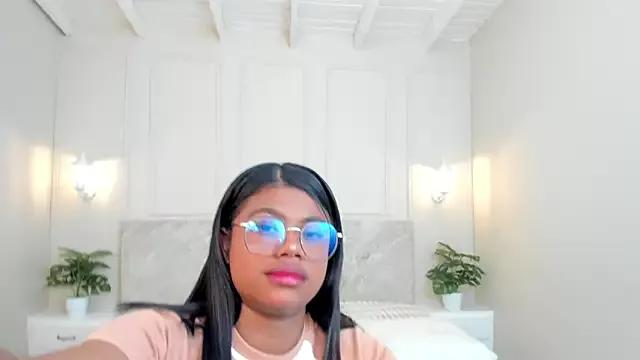 NaomiEmber6 from StripChat is Freechat
