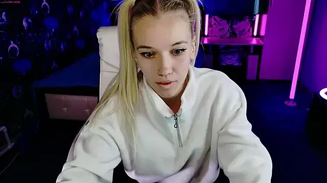 NaomiHita from StripChat is Freechat