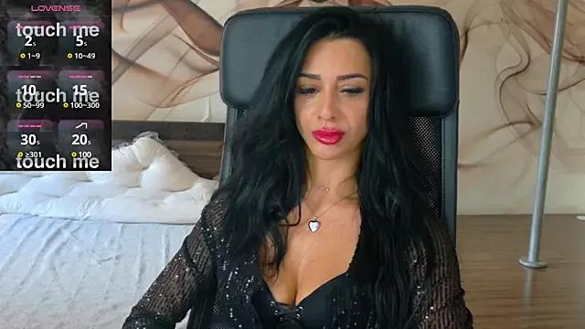 NaomiScarlet from StripChat is Freechat
