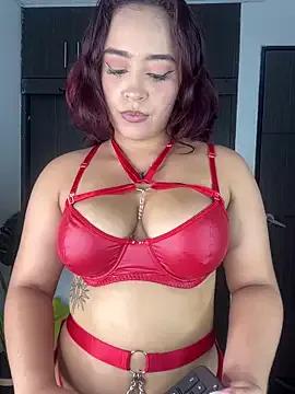NaughtyNinnaXXX from StripChat is Freechat