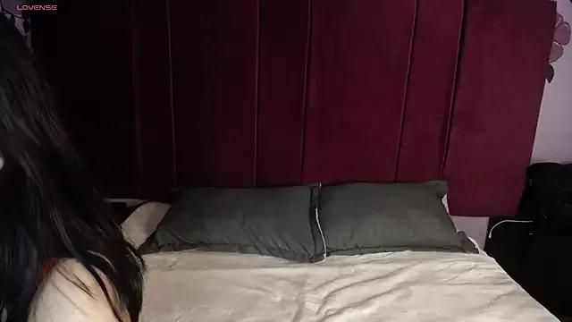 Nessa2905 from StripChat is Freechat