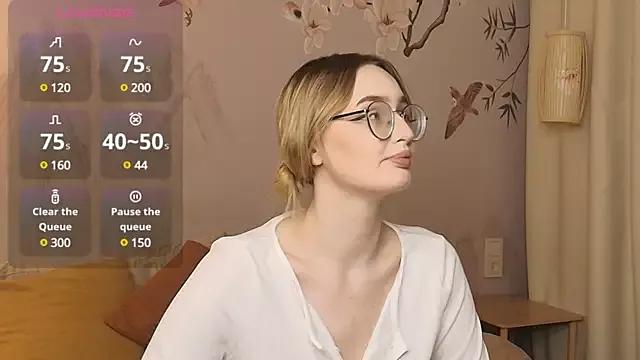 NikkiBlyz from StripChat is Freechat