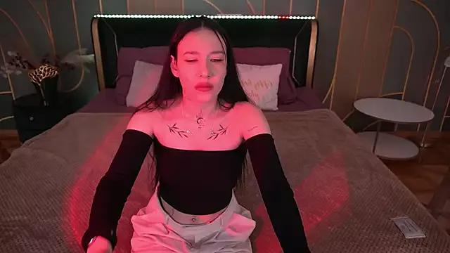NikkiGoldSide from StripChat is Freechat