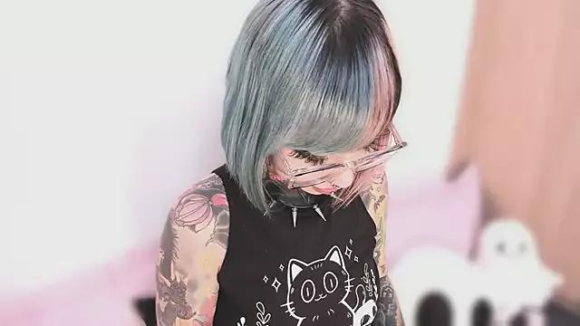 Check out our webcam shows gallery and message on a personal level with our sweet squirt cams hosts, showing off their natural physiques and sex toys.