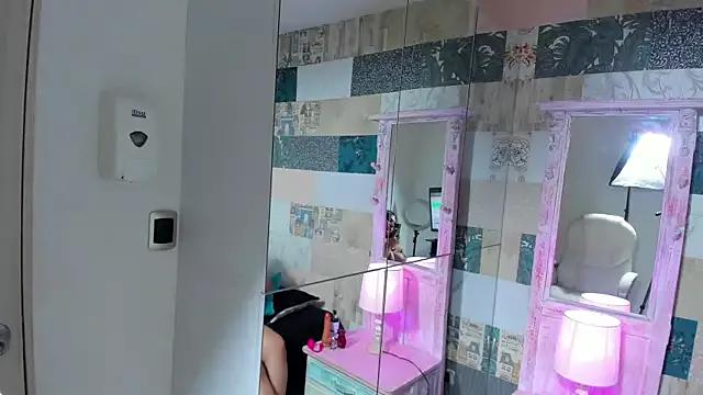nina_deluxe from StripChat is Freechat