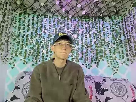 Noah_ellish from StripChat is Freechat
