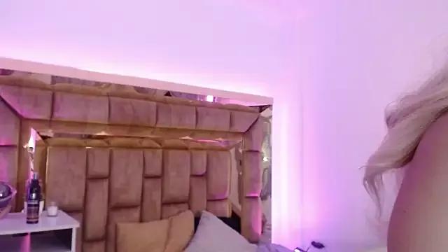 Nohemi_Walker_ from StripChat is Freechat