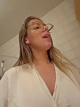 Nova-Lee from StripChat is Freechat
