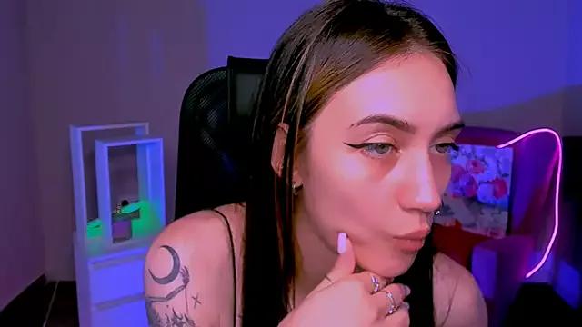 Check out our webcam shows gallery and message on a personal level with our sweet squirt cams hosts, showing off their natural physiques and sex toys.