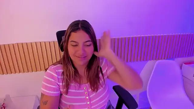 OliviaSweett from StripChat is Freechat